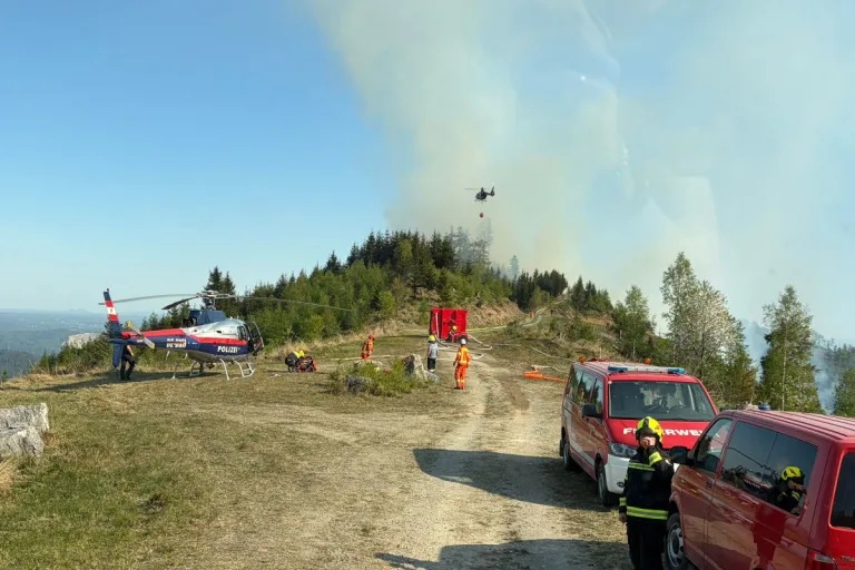 Eisbach-Rain – 160 Feuerwehrleute wegen Waldbrand im Einsatz