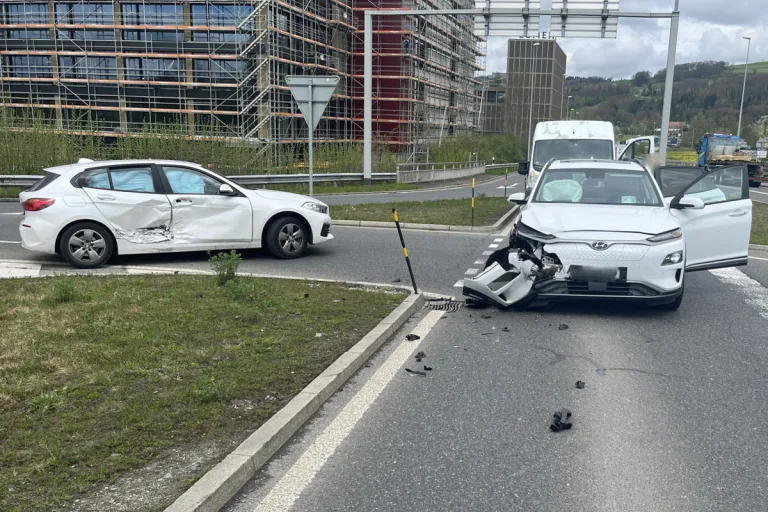 Sursee LU – Zwei Autos nach Unfall beschädigt