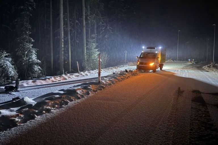 Teufen AR – Auf schneebedeckter Fahrbahn verunfallt