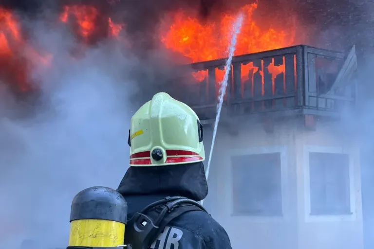 Mitterberg St. Martin – Brand in Carport greift auf Wohnhaus über