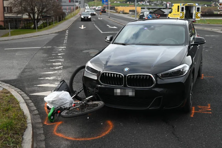 Sargans SG – Zusammenprall zwischen Auto und Velo