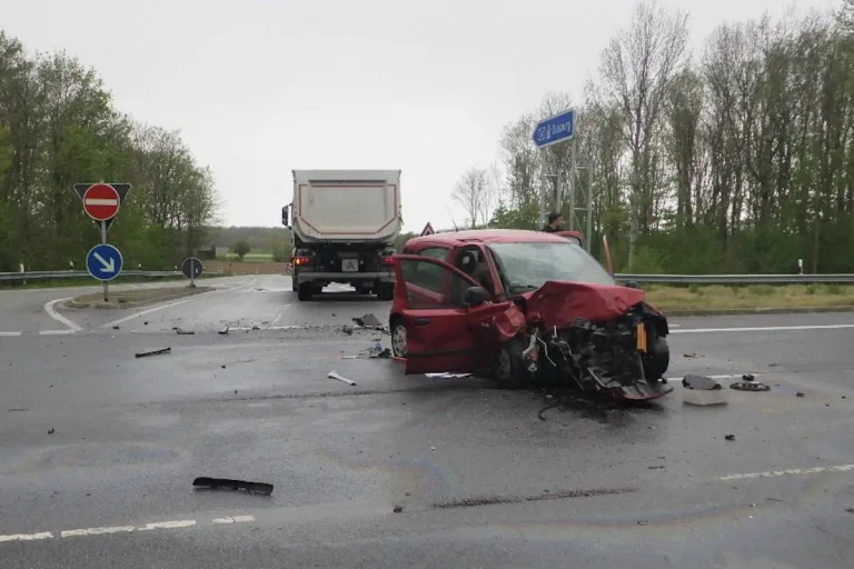 Wachtendonk-Wankum – 27-Jährige Autofahrerin schwer verletzt