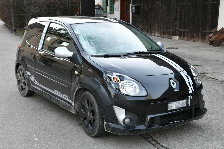 Wettingen AG - 20-jähriger Autofahrer erfasst 88-jährigen Fussgänger