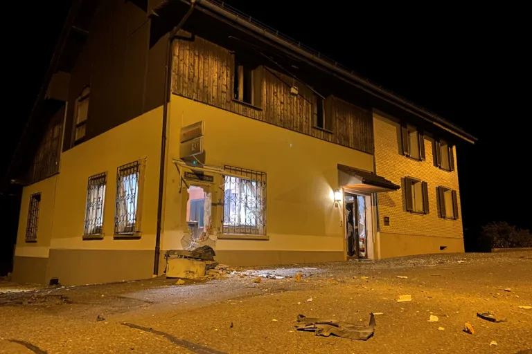 Büttikon AG – Unbekannte sprengten Geldautomat in der Nacht