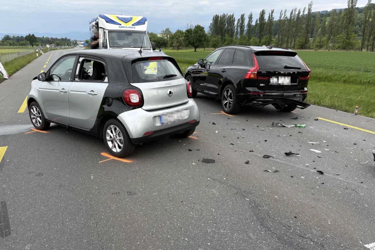 Thal SG – Verletzte Beifahrerin und Stau nach Unfall