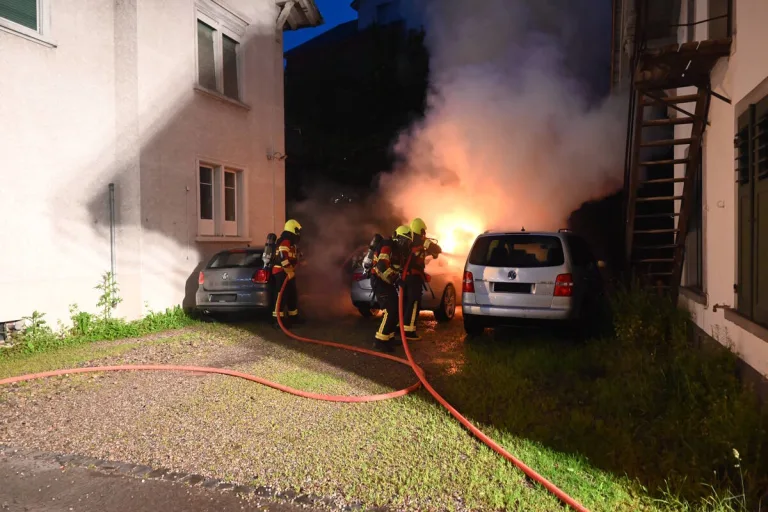 Flawil SG - Brand zerstört Auto 