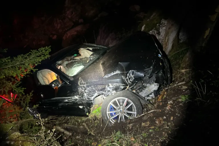Unfall in Holderbank SO – Mutmasslich alkoholisierter Autofahrer kommt von Strasse ab