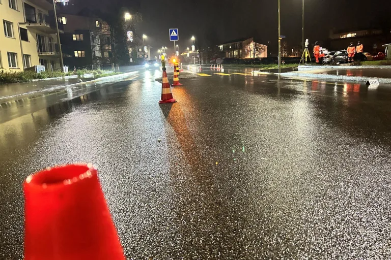 Rümlang ZH – Autofahrer nach Unfall mit Fussgängerin geflüchtet 