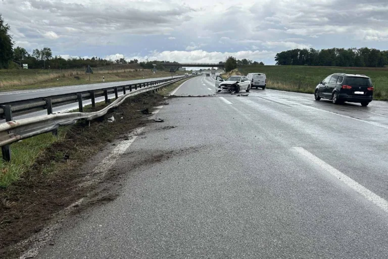 Düdingen FR – Drei Verletzte bei zwei Unfällen