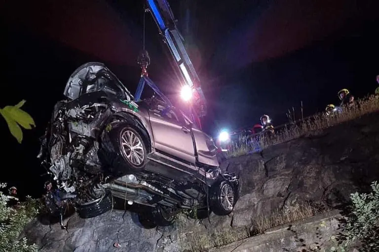 Schwerer Unfall in Leoben - Junger Mann landete mit PKW im Bach