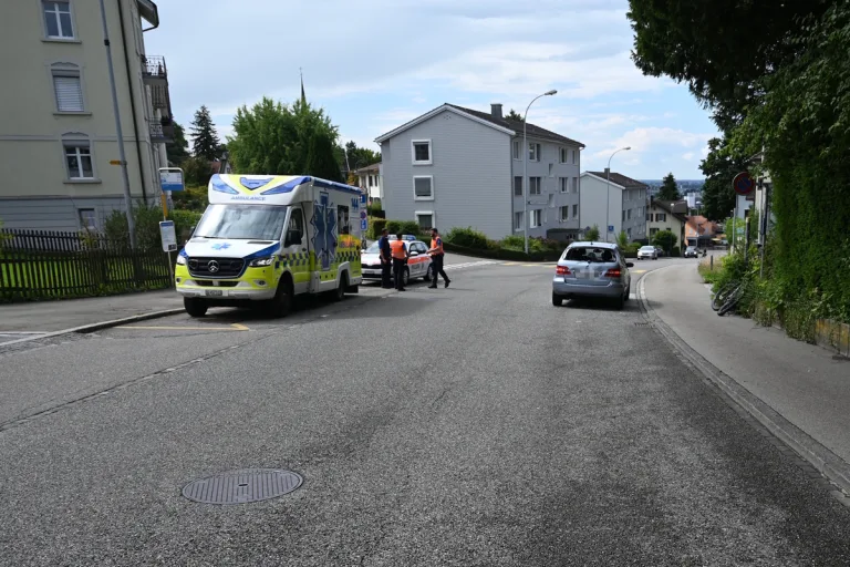 Auffahrunfall in Rorschach SG – E-Biker übersieht abbremsendes Auto
