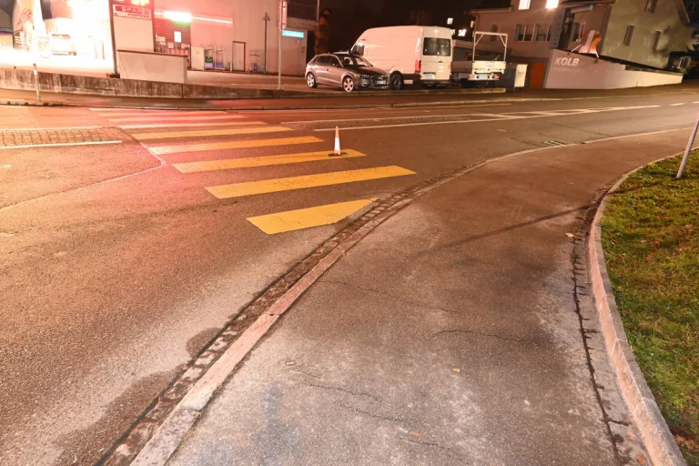 Rossrüti SG – Zusammenstoss zwischen Fussgängerin und Auto