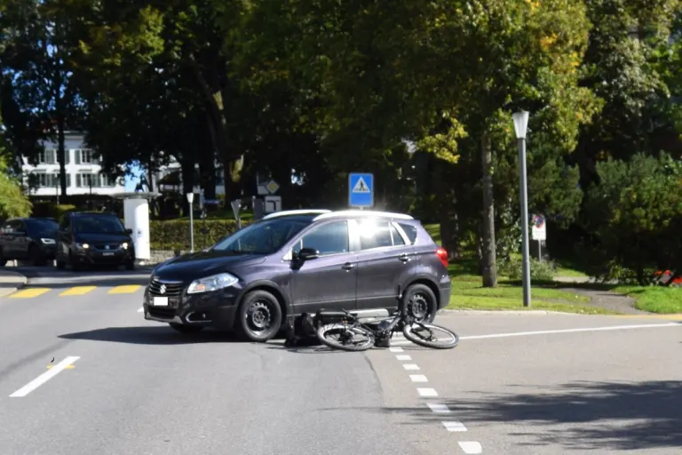 Heiden AR - Automobilistin kollidiert mit E-Bike
