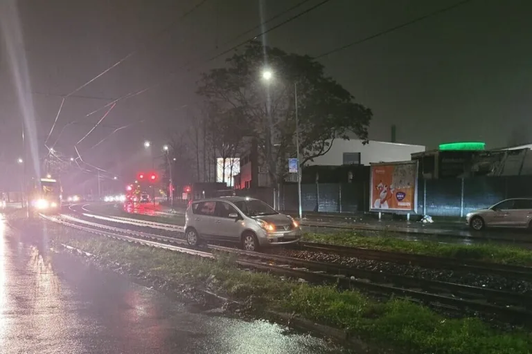 Duisburg - Mit mehr als 3 Promille verunfallt und im Gleisbett gelandet 
