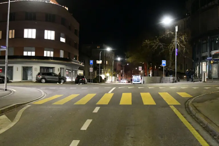 Chur GR – E-Scooterfahrer bei Kollision mit Auto verletzt