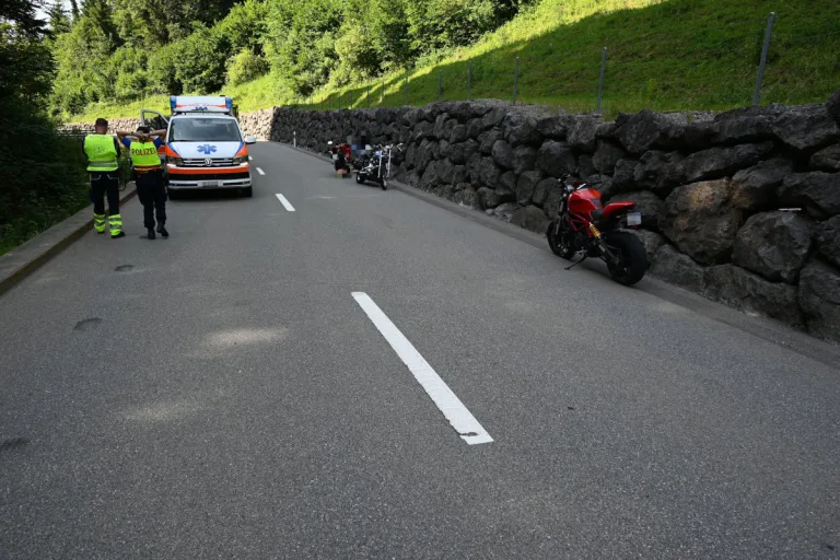Gähwil SG – Töfffahrer bei Unfall schwer verletzt