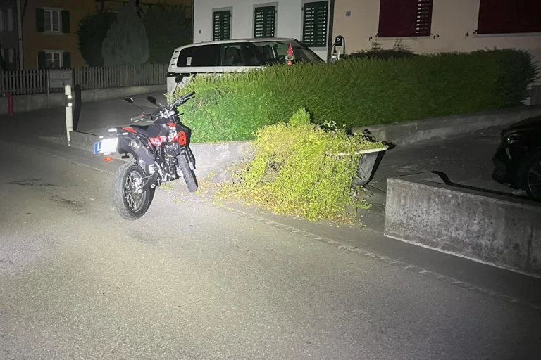 Unfall in Zufikon AG – Motorrad-Lernfahrer bei Sturz verletzt