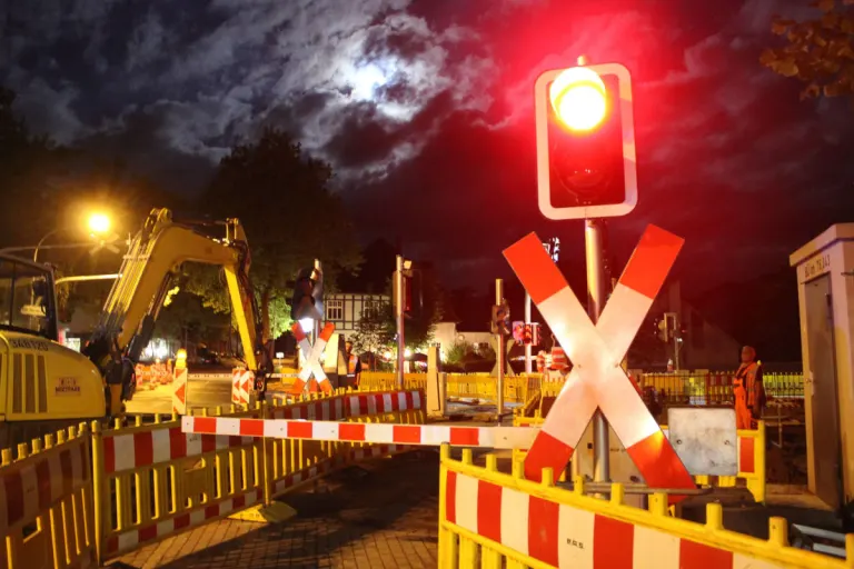 Bad Oeynhausen – Bei geschlossener Schranke Gleise überquert – Radfahrer von Bahn erfasst