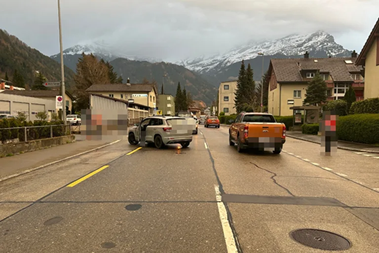 Altdorf UR – Unfall bei Abbiegemanöver