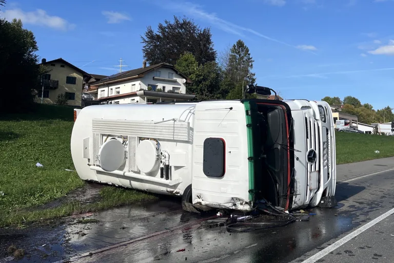 Eschenbach LU - Heizöl bei Unfall ausgelaufen 