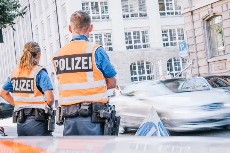 St. Gallen - Fahrlehrer ohne Bewilligung in Verkehrskontrolle hängengeblieben