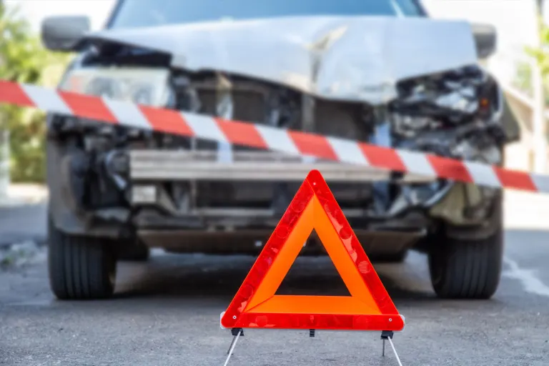 Zeugenaufruf in Hanau HE – Fahrer flüchtet nach Unfall auf A66
