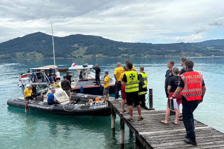 Steinbach am Attersee – Kleinflugzeug stürzt in Attersee
