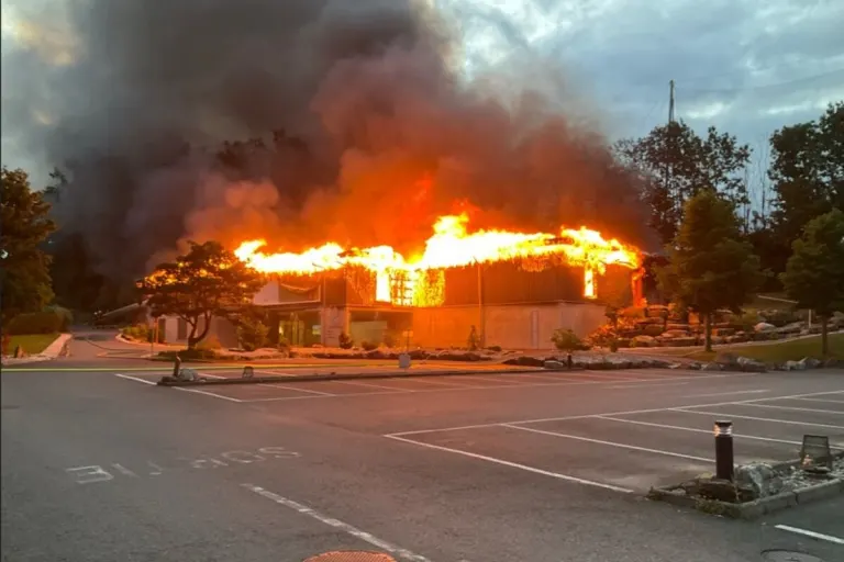 Puidoux VD – Grossbrand in Verwaltungsgebäude 
