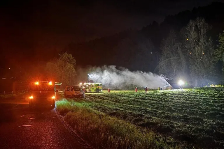Elgg ZH - Kollbrunnerstrasse wegen Brand gesperrt