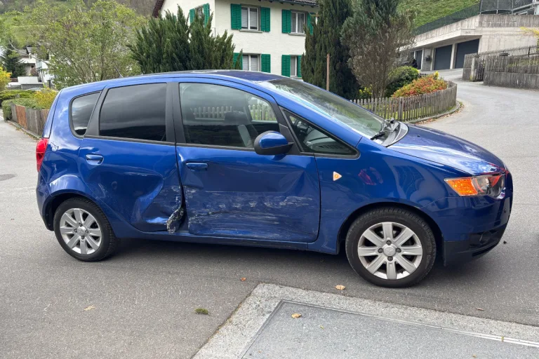 Schwanden GL – Unfall beim Einbiegen auf die Hauptstrasse