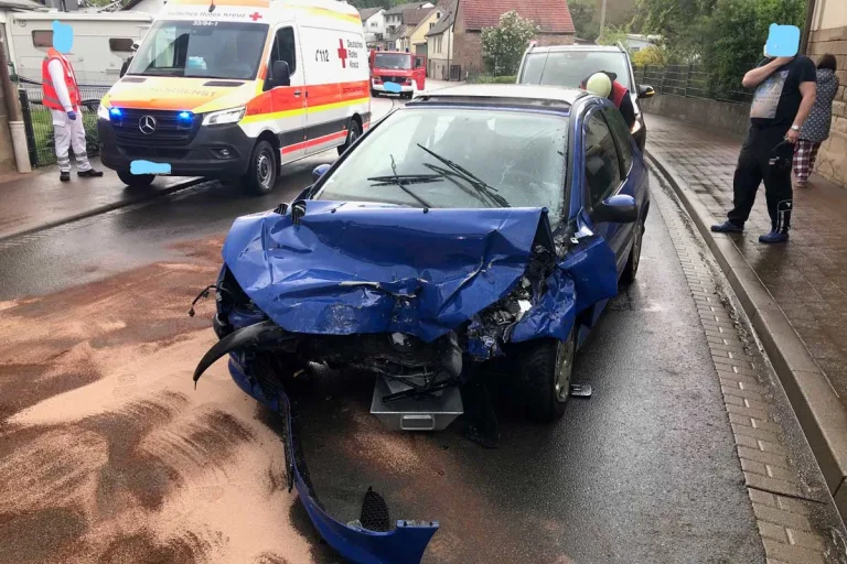 Imsweiler - 21-Jähriger kracht frontal gegen LKW