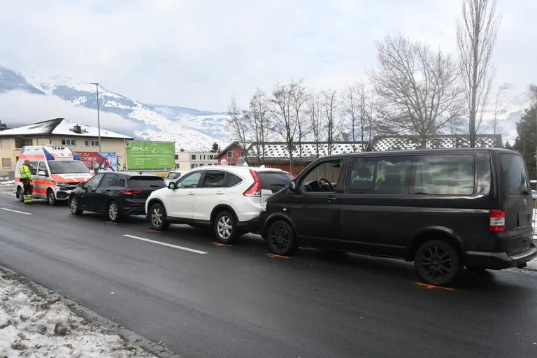 Schaan FL  - Drei Autos an Unfall beteiligt 
