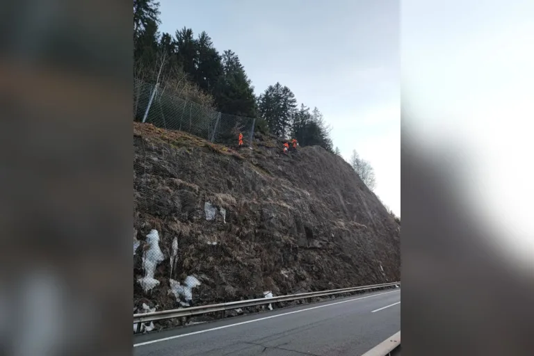 A2 Gurtnellen UR – Steinschlag auf der Autobahn, Höhe Fellibrücke