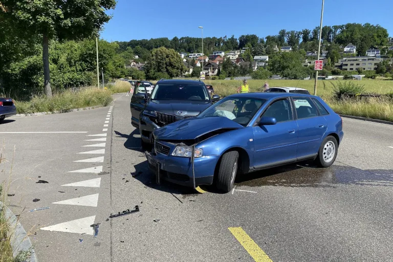 Reinach BL – Kollision zwischen zwei Personenwagen