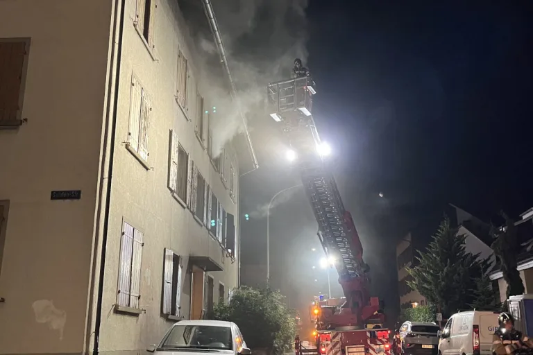 Birsfelden BL – Wohnungsbrand in Mehrfamilienhaus