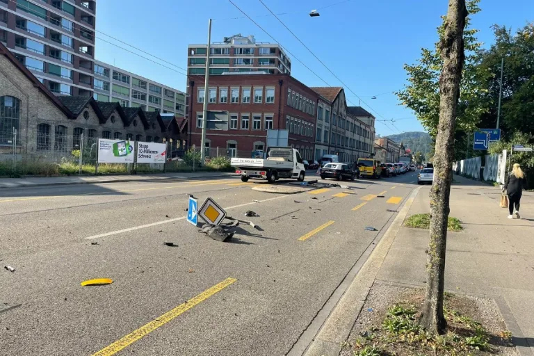 Winterthur ZH - Drei verletzte Frauen nach Verkehrsunfällen am Mittwoch