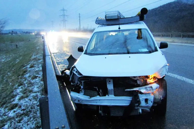 A3 Benken SG - Unfall bei Überholmanöver auf der Autobahn