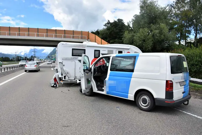 Bad-Ragaz SG - Zwei Verletzte bei schwerem Unfall auf der Autobahn