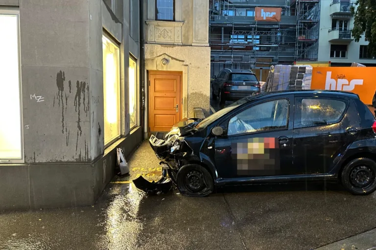 Unfall in St. Gallen - Nach Ausweichmanöver Totalschaden verursacht