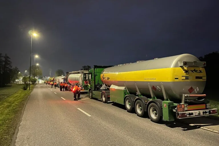 Rümlang ZH - Polizei kontrollierte Tankfahrzeuge