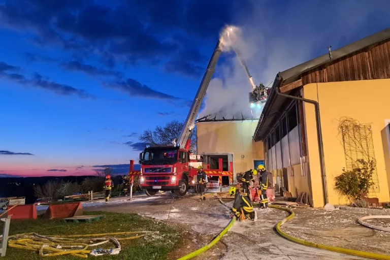 Euratsfeld - Großbrand eines Bauernhofes – 120 Tiere gerettet