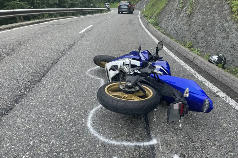 Stadt St. Gallen – Motorradfahrer verletzt sich bei Selbstunfall