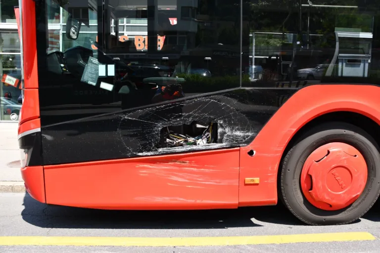 Unfall heute in Chur GR - Auto kollidiert mit Bus