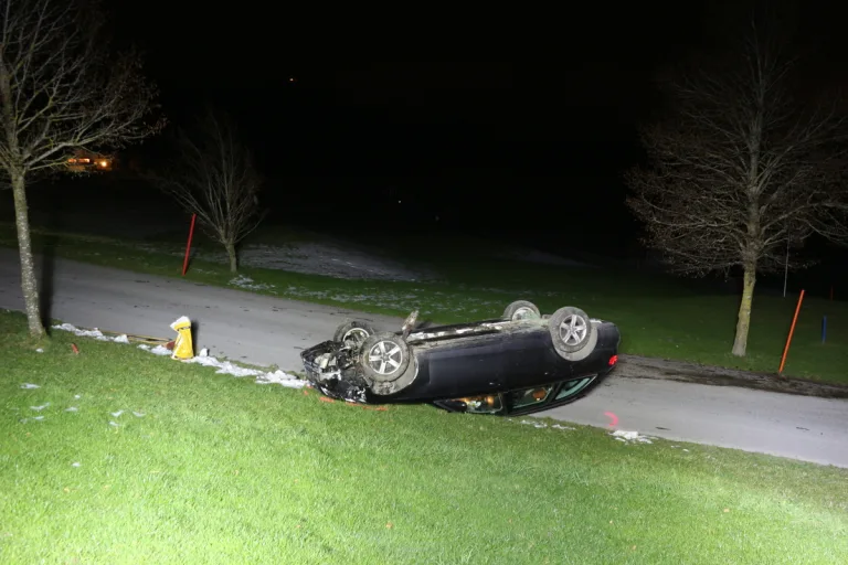 Gontenbad AI - Auto überschlägt sich bei Unfall 