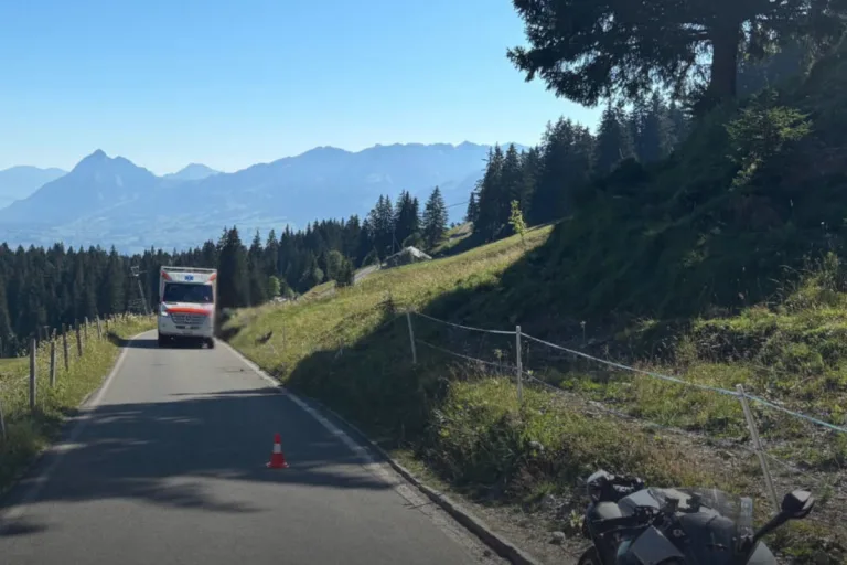 Giswil OW – Motorradfahrer bei Selbstunfall verletzt