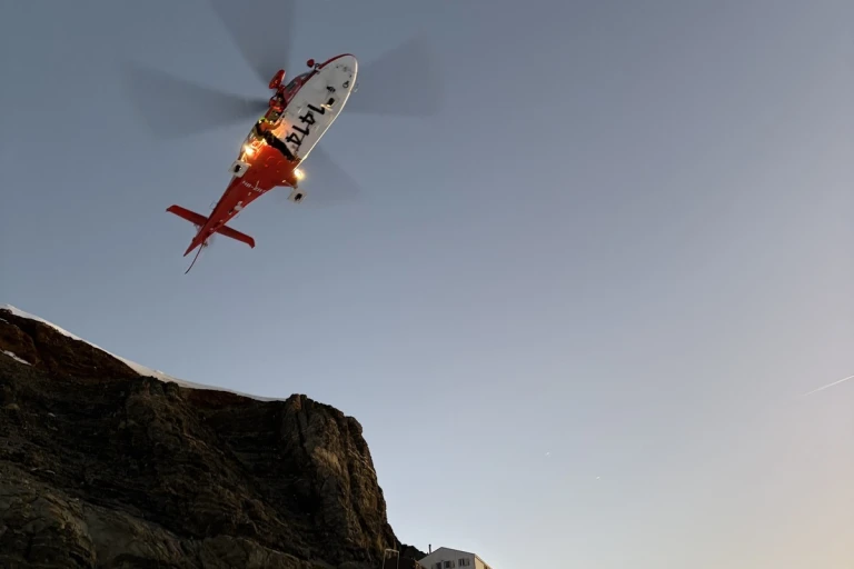 Eiger BE – Rega rettet zwei Alpinisten nach eisiger Nacht