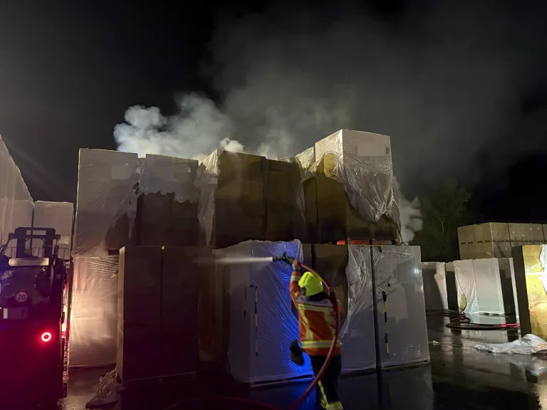 Flums SG – Hoher Sachschaden nach Brand auf Industriegelände 