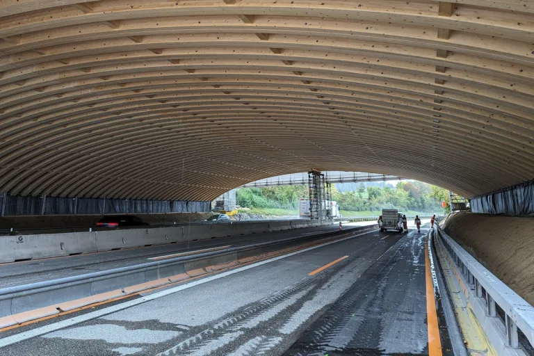 A1 Mühleberg BE - Es fehlen nur noch vereinzelte Arbeiten an der Wildtierüberführung