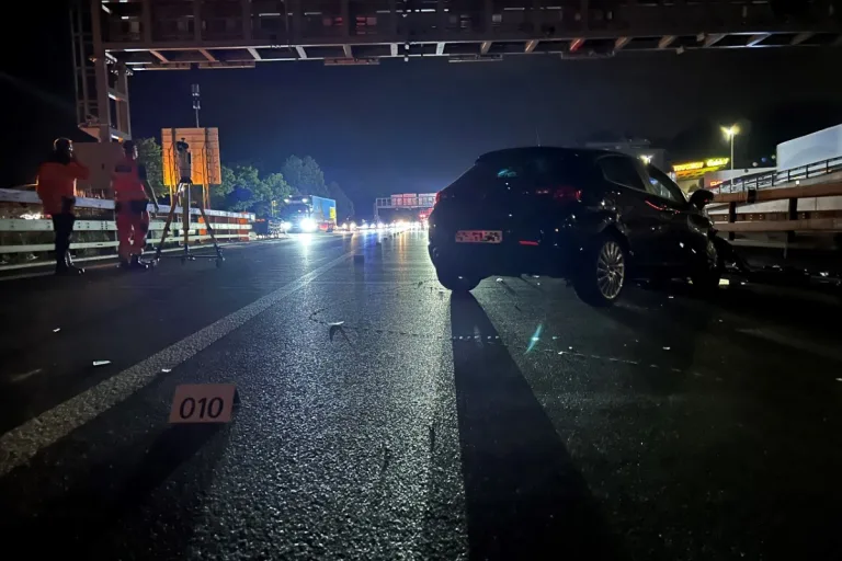 Winterthur ZH - Autobahn A1 nach Selbstunfall mehrere Stunden gesperrt