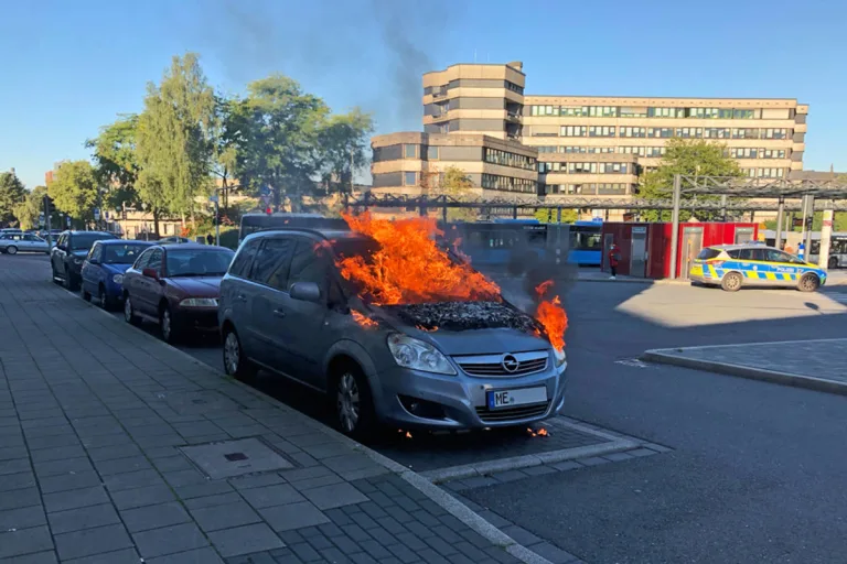 Velbert – PKW-Brand mit unklarer Ursache